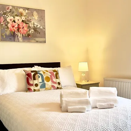 Stylish Home, Hosted By Esongrace Stays, Stoke-On-Trent - Perfect For Families - Contractors - Holiday Makers - Emergency Housing - Professionals, Relocators Exterior photo