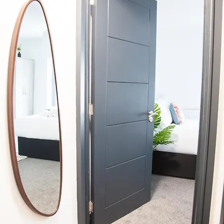 Stylish Home, Hosted By Esongrace Stays, Stoke-On-Trent - Perfect For Families - Contractors - Holiday Makers - Emergency Housing - Professionals, Relocators Exterior photo
