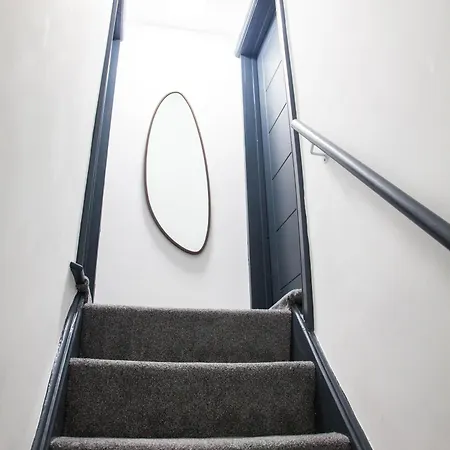 Stylish Home, Hosted By Esongrace Stays, Stoke-On-Trent - Perfect For Families - Contractors - Holiday Makers - Emergency Housing - Professionals, Relocators Exterior photo